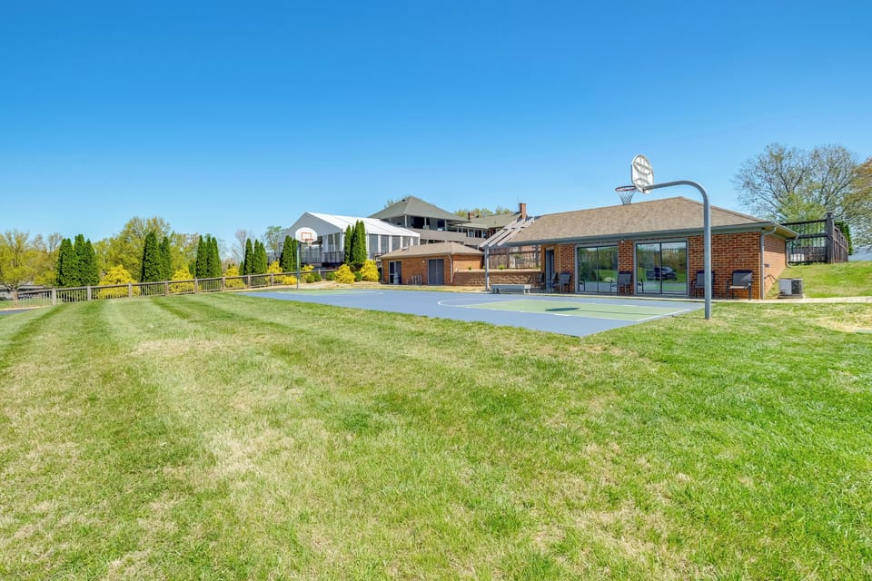 Dock + Pool Access: Condo on Smith Mountain Lake Apartment in Smith Mountain Lake