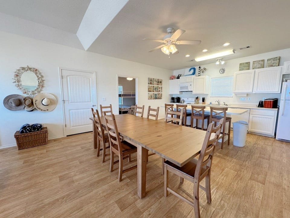House, 4 Bedrooms | Dining