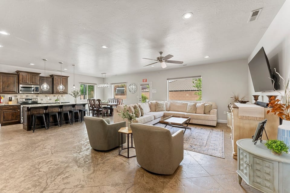 House, 4 Bedrooms | Living area | Smart TV, streaming services