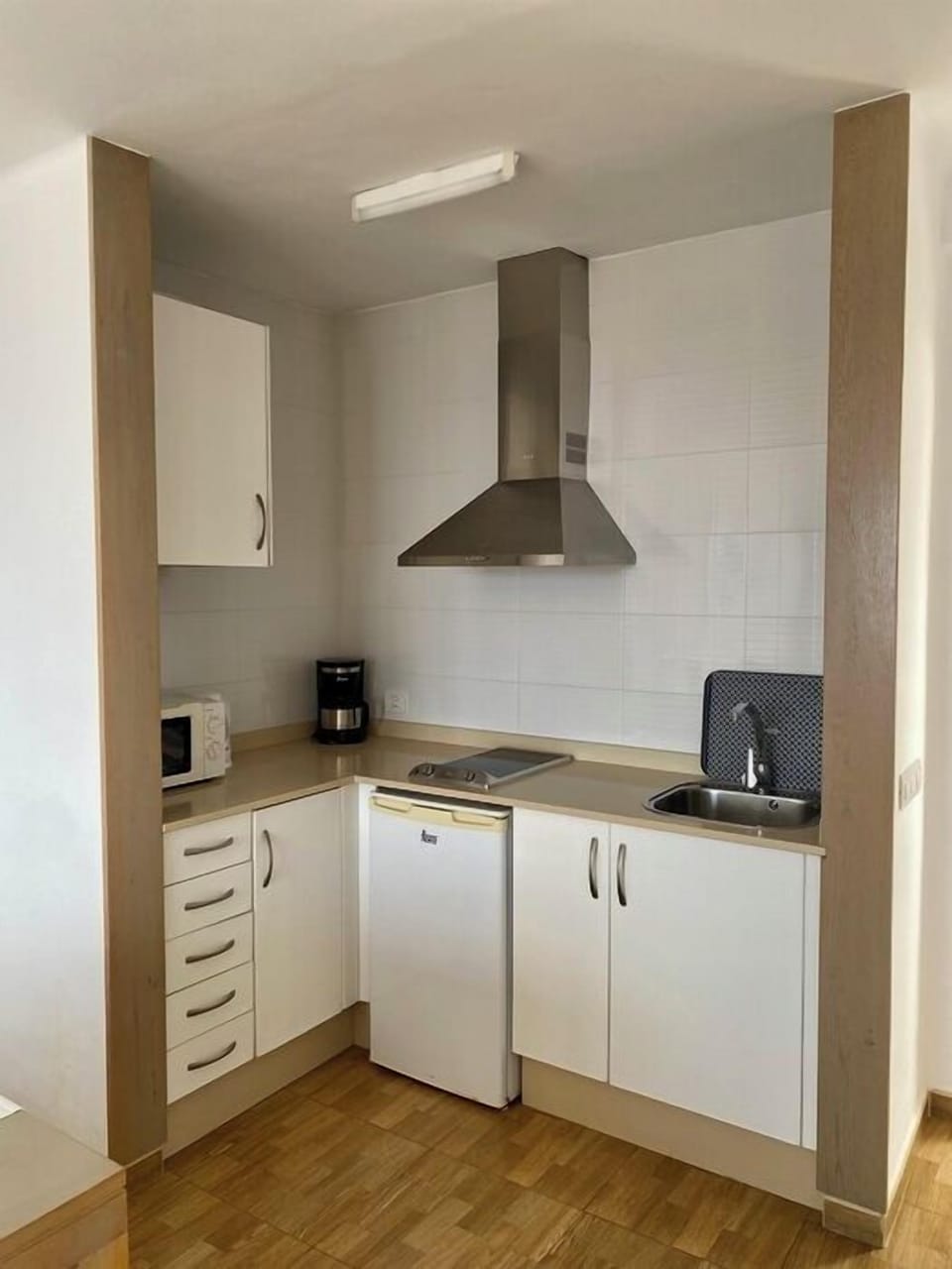 Deluxe Double Room, Beach View | Private kitchen | Fridge, microwave, stovetop, cookware/dishes/utensils