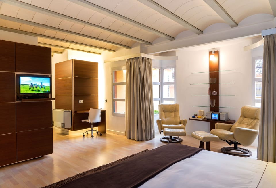 Superior Double Room (Rústica) | Down comforters, memory foam beds, minibar, in-room safe