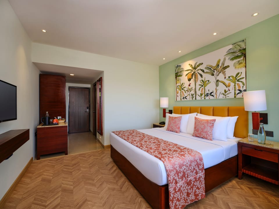 Luxury Room | Minibar, in-room safe, individually furnished, desk