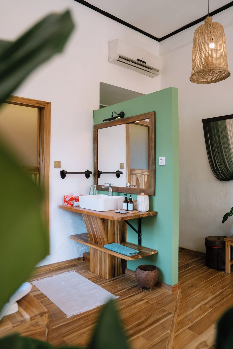 Deluxe Double or Twin Room, River View | Bathroom | Free toiletries, hair dryer, slippers, towels