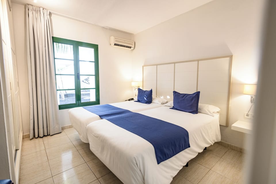 In-room safe, cribs (free), WiFi (free), bed sheets