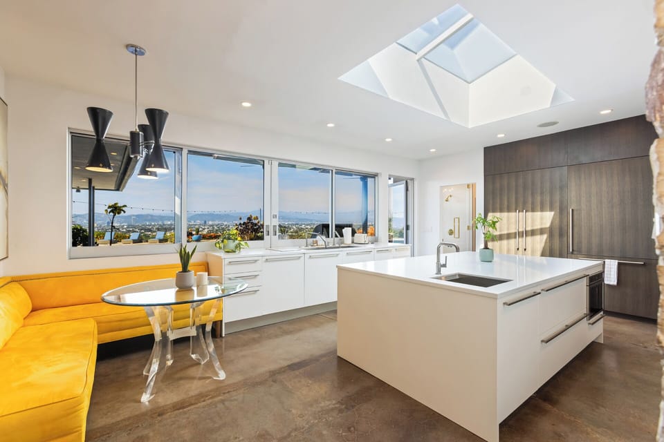 Family House, City View | Private kitchen | Full-size fridge, microwave, oven, stovetop