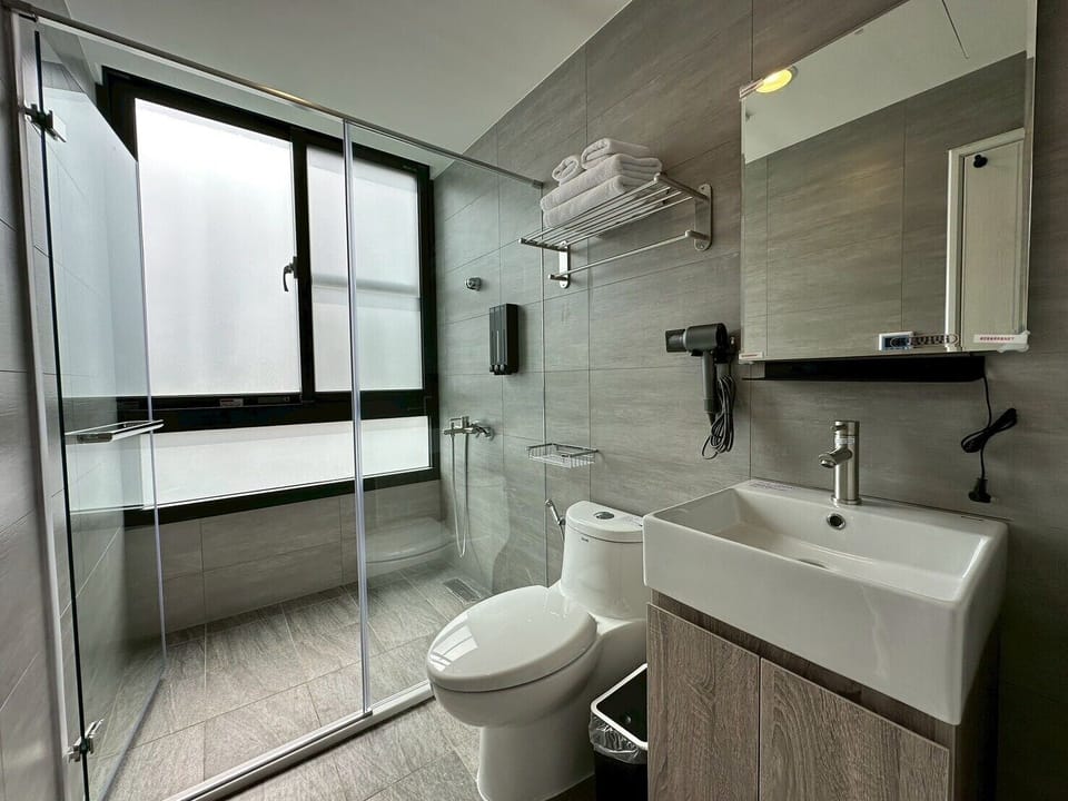 Shower, hair dryer, towels, shampoo