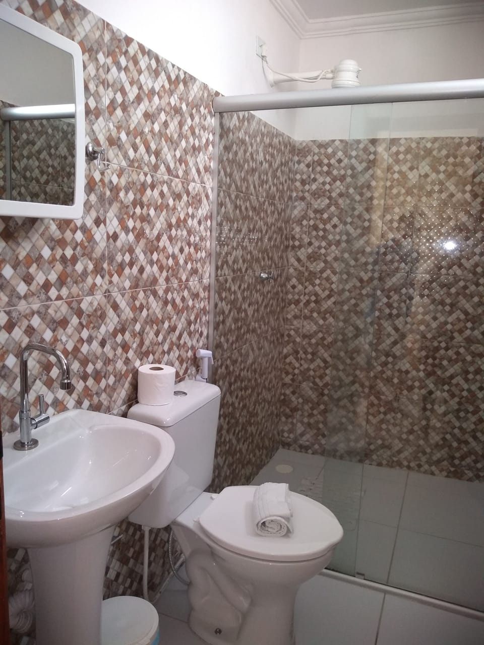 Standard Apartment | Bathroom | Shower, towels