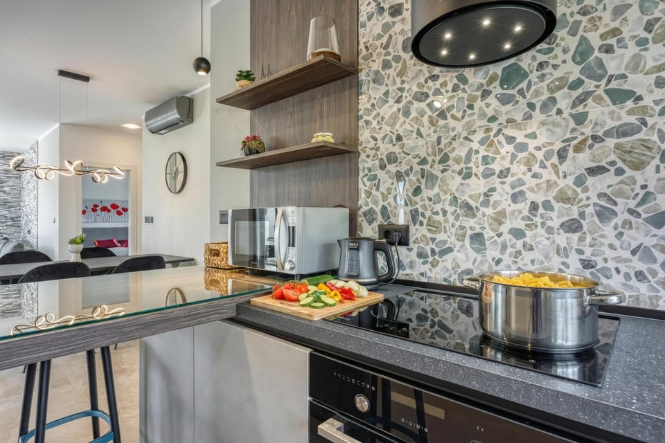 Family House, 2 Bedrooms, Microwave (Villa Gigi with private Pool) | Private kitchen