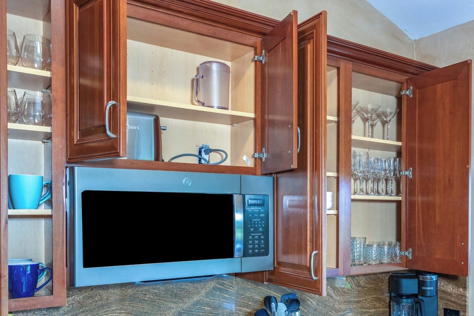 Luxury Apartment, Ocean View, Garden Area | Private kitchen | Electric kettle, toaster