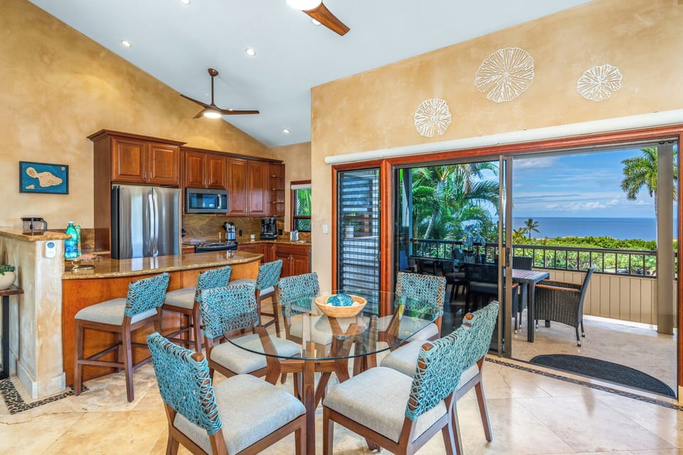 Luxury Apartment, Ocean View, Garden Area | In-room dining