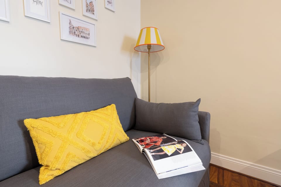 Apartment (3 Bedrooms) | Living area