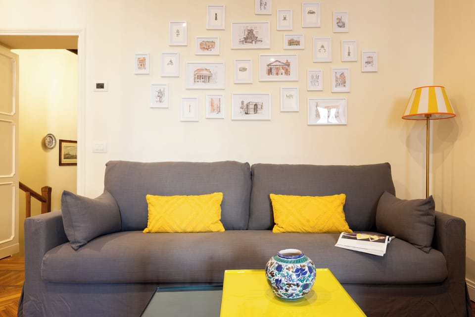 Apartment (3 Bedrooms) | Living area