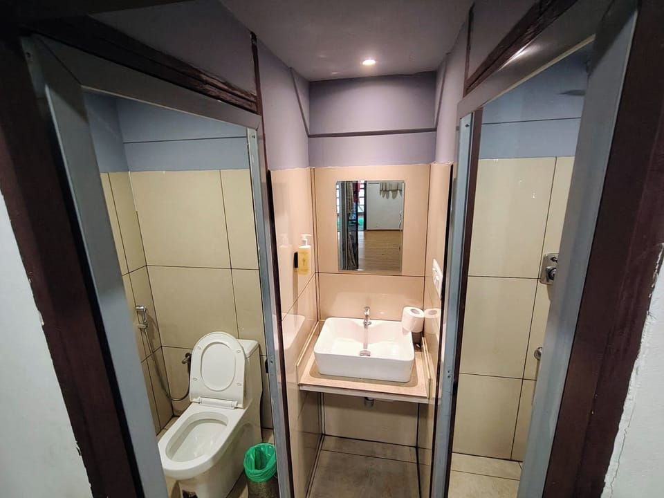 Bed in 6 Bed Mixed Dormitory | Bathroom