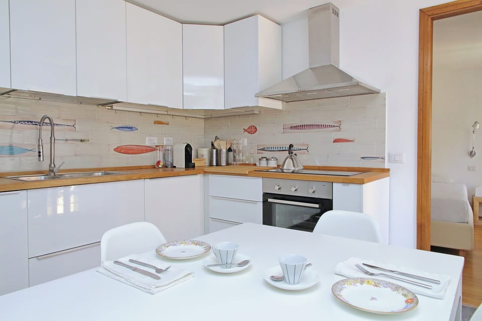 Apartment (3 Bedrooms) | Private kitchen | Oven, espresso maker, electric kettle