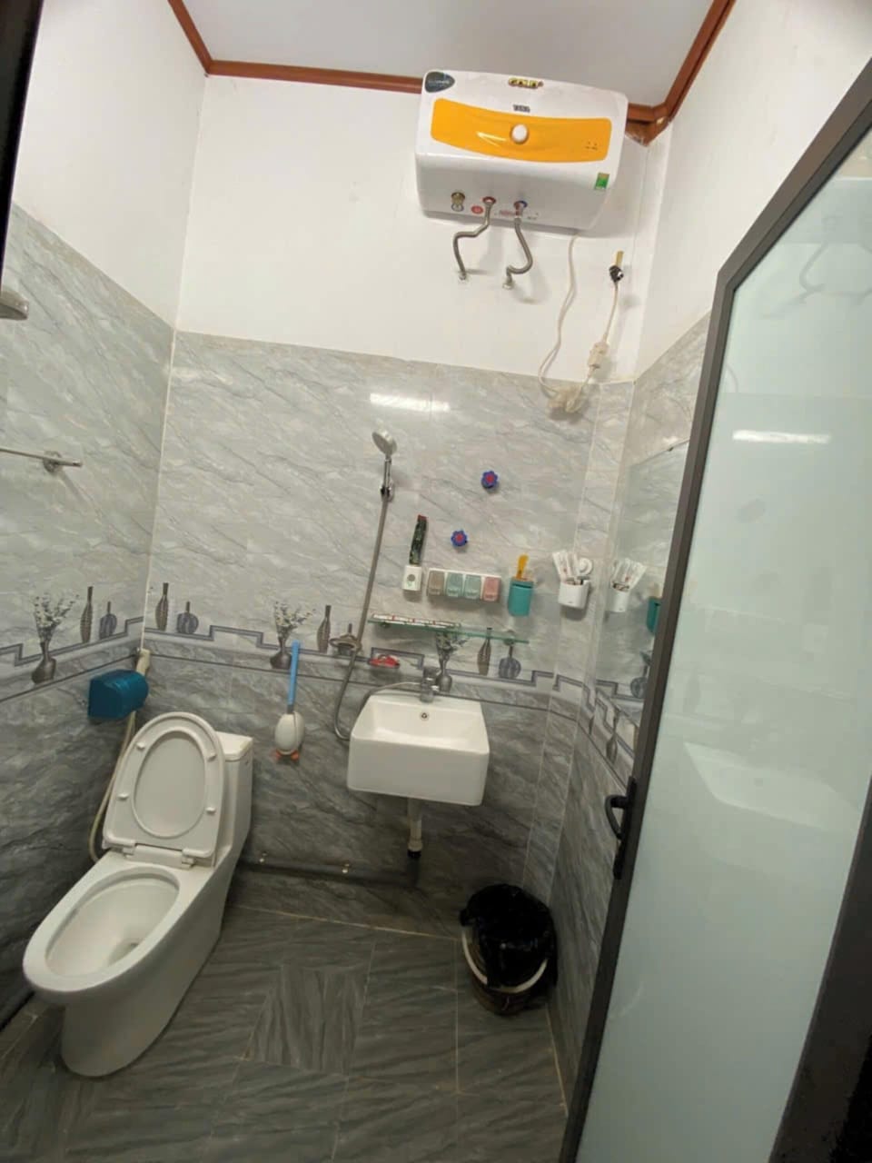 Superior Double Room | Bathroom | Shower, free toiletries, hair dryer, slippers