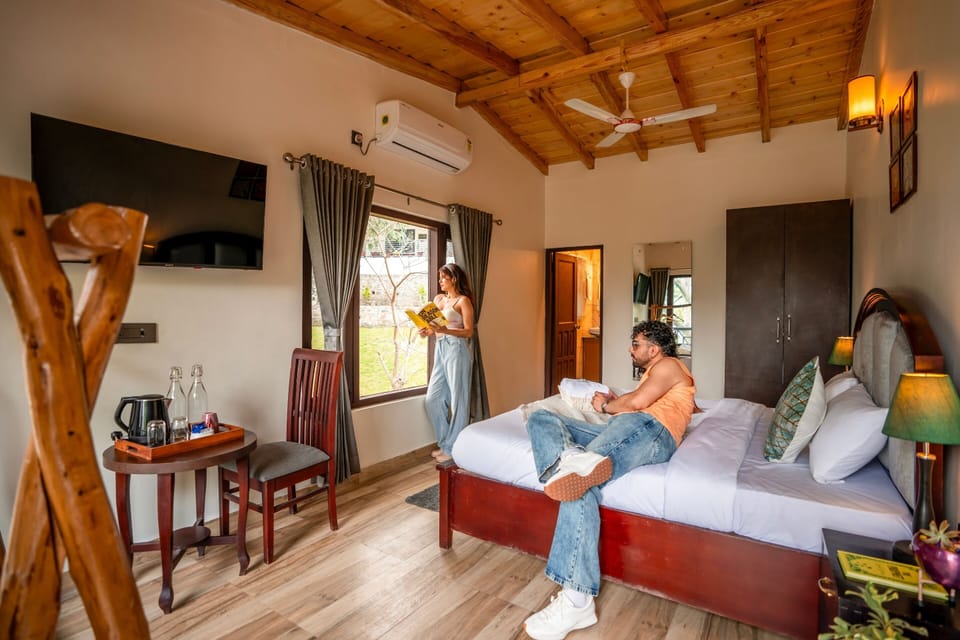 Superior Double Room with Lake View | Free WiFi, bed sheets
