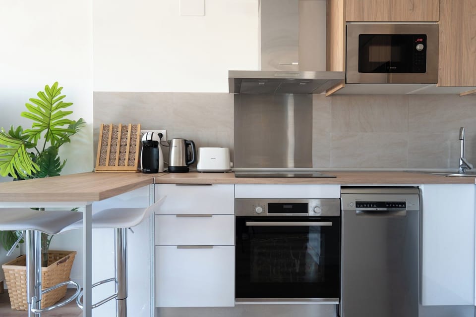 Apartment | Private kitchen | Fridge, microwave, oven, stovetop