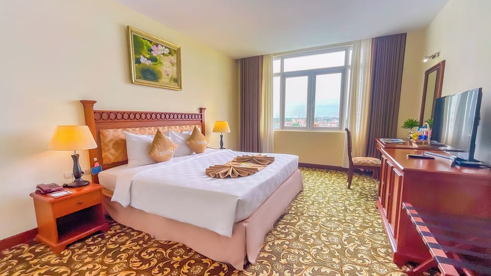 Sai Gon Suite | Premium bedding, minibar, in-room safe, desk