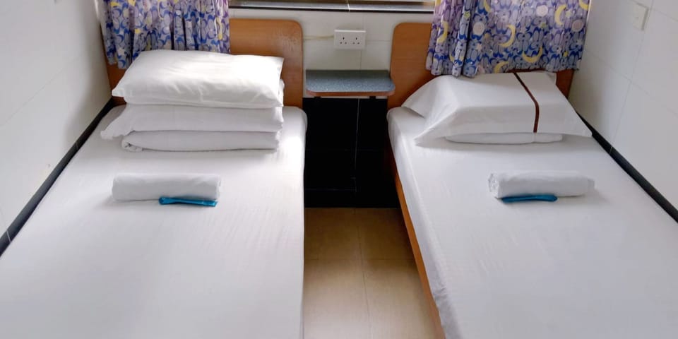 Standard Twin Room | Desk, soundproofing, free WiFi