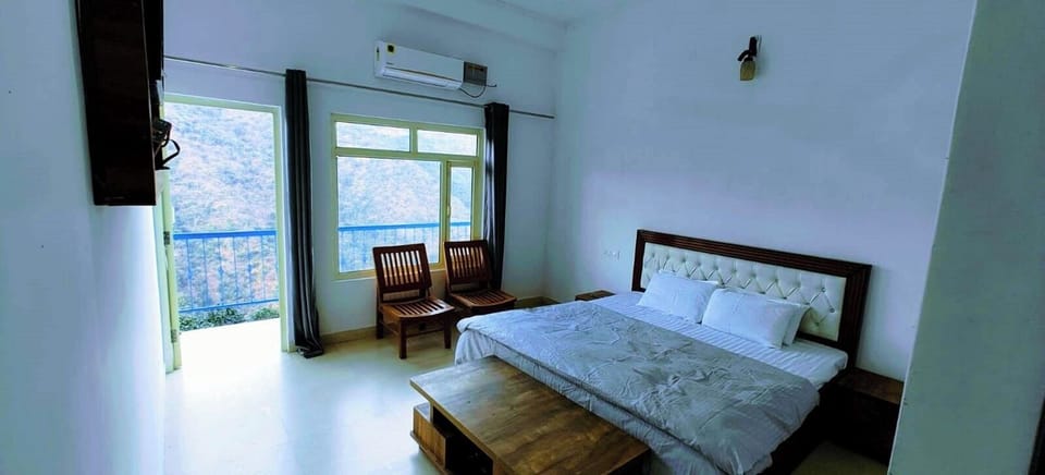 Superior Room, Balcony, Mountain View | Free WiFi, bed sheets