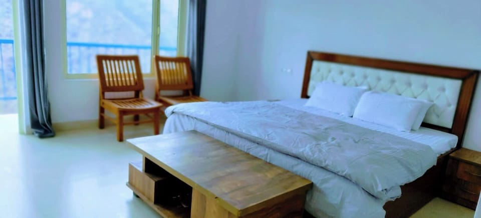 Superior Room, Balcony, Mountain View | WiFi (free), bed sheets