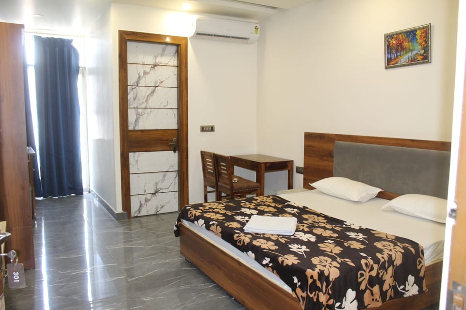 Deluxe Room | Egyptian cotton sheets, premium bedding, down comforters
