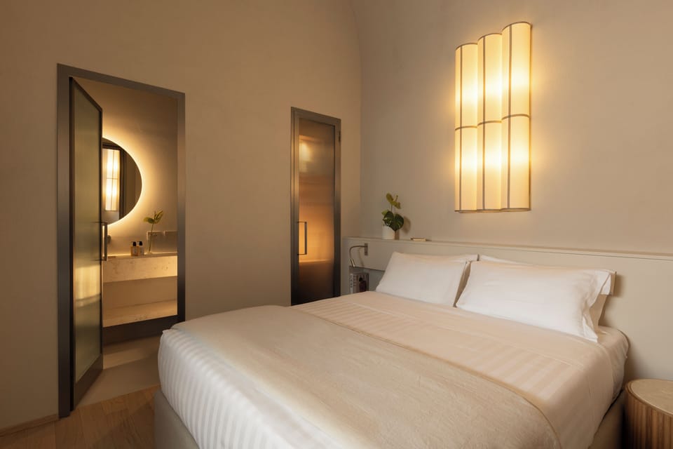 Deluxe Room | Down comforters, minibar, in-room safe, free WiFi