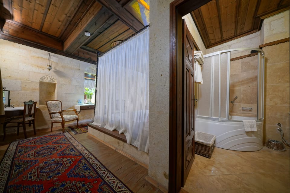 Honeymoon Suite | Premium bedding, minibar, in-room safe, individually decorated