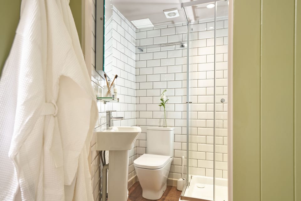 Shower, free toiletries, hair dryer, towels