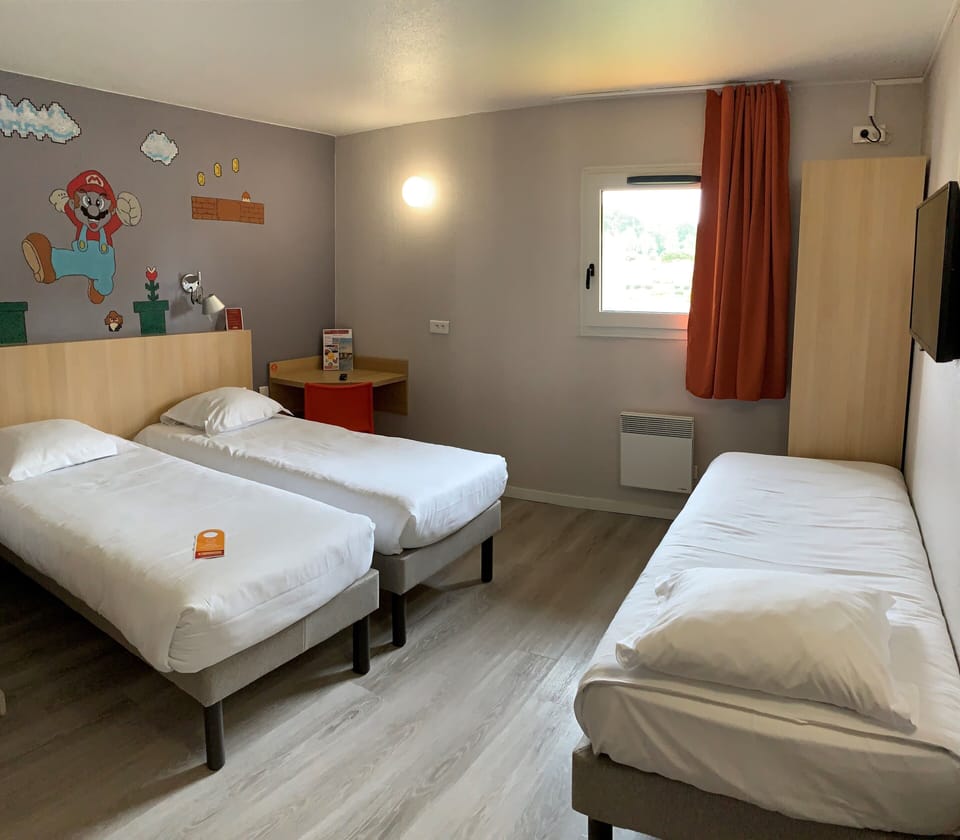 Desk, free WiFi, bed sheets