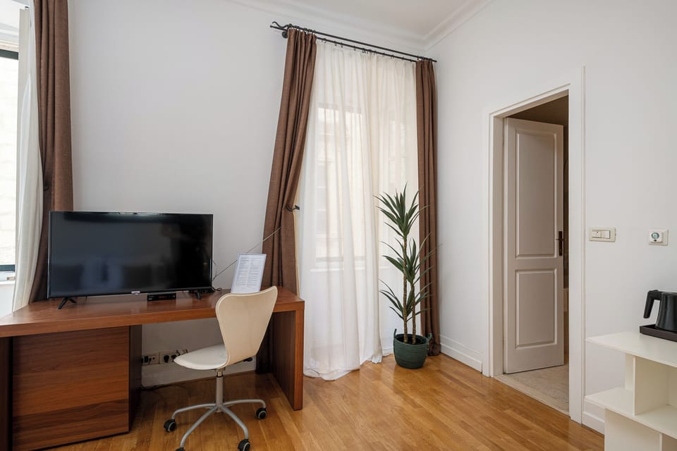 Classic Double Room | Desk, iron/ironing board, free cribs/infant beds, free WiFi