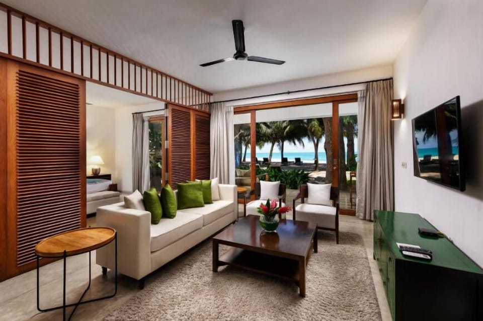 Ocean View Suite  | Premium bedding, in-room safe, desk, laptop workspace