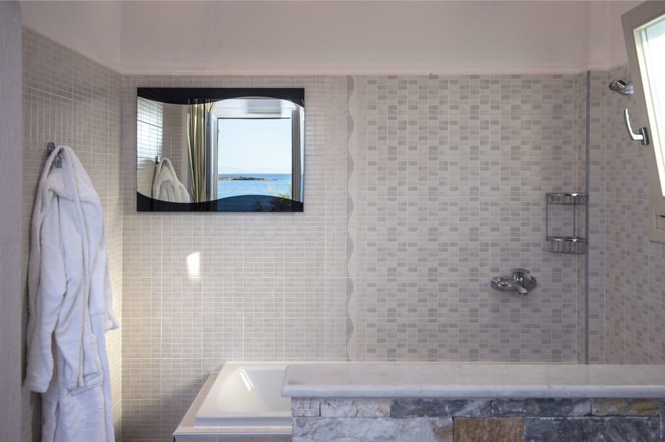 Suite | Jetted tub