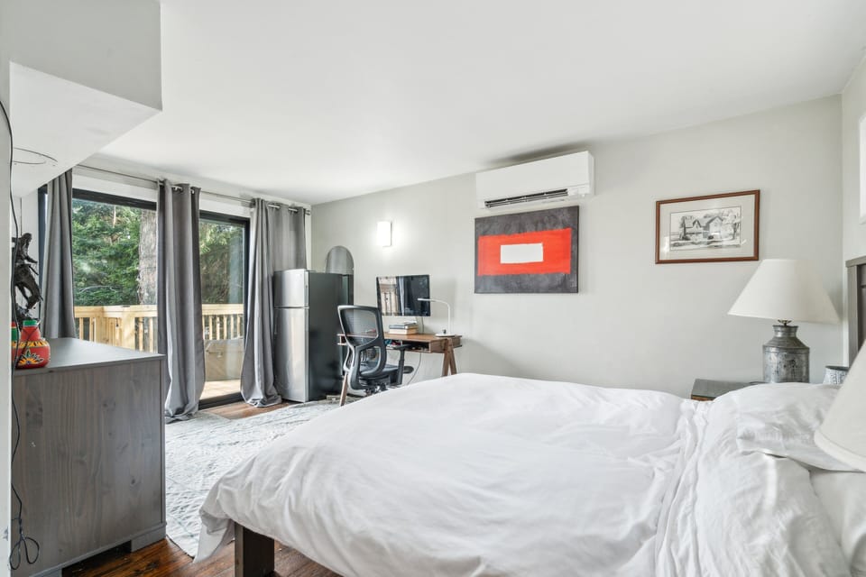 House, 4 Bedrooms | 4 bedrooms, minibar, desk, laptop workspace