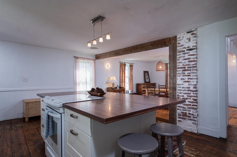 House, 3 Bedrooms | Private kitchen | Fridge, oven, coffee/tea maker, electric kettle