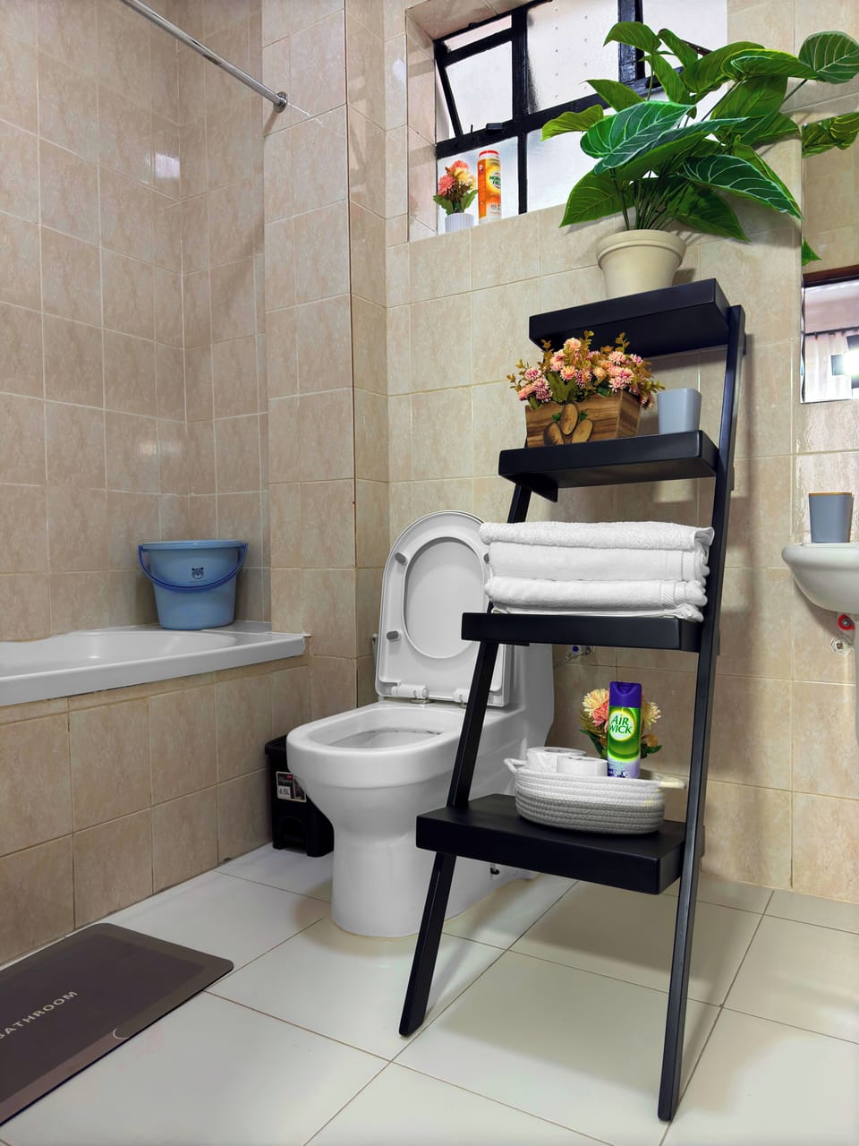 Deluxe Apartment, Garden View | Bathroom | Combined shower/tub, free toiletries, towels, soap