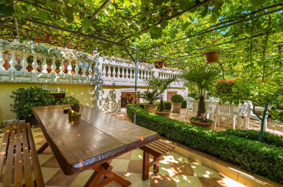 Villa | Garden