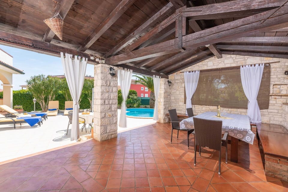 Villa | Outdoor dining