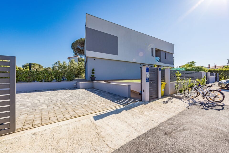 Villa | Exterior