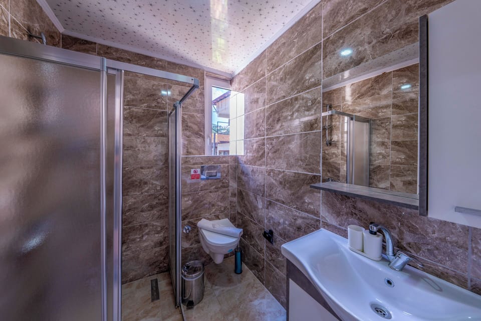 Family Quadruple Room, City View | Bathroom | Shower, hair dryer, slippers, towels
