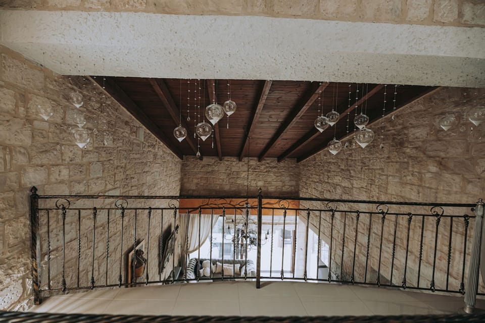 House | 4 bedrooms, desk