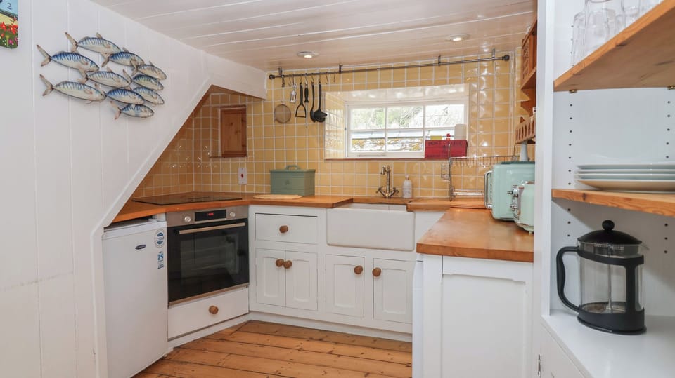 Dishwasher, cookware/dishes/utensils