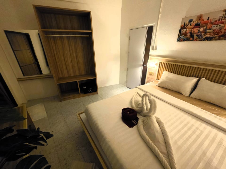 Comfort Double Room | Free WiFi, bed sheets
