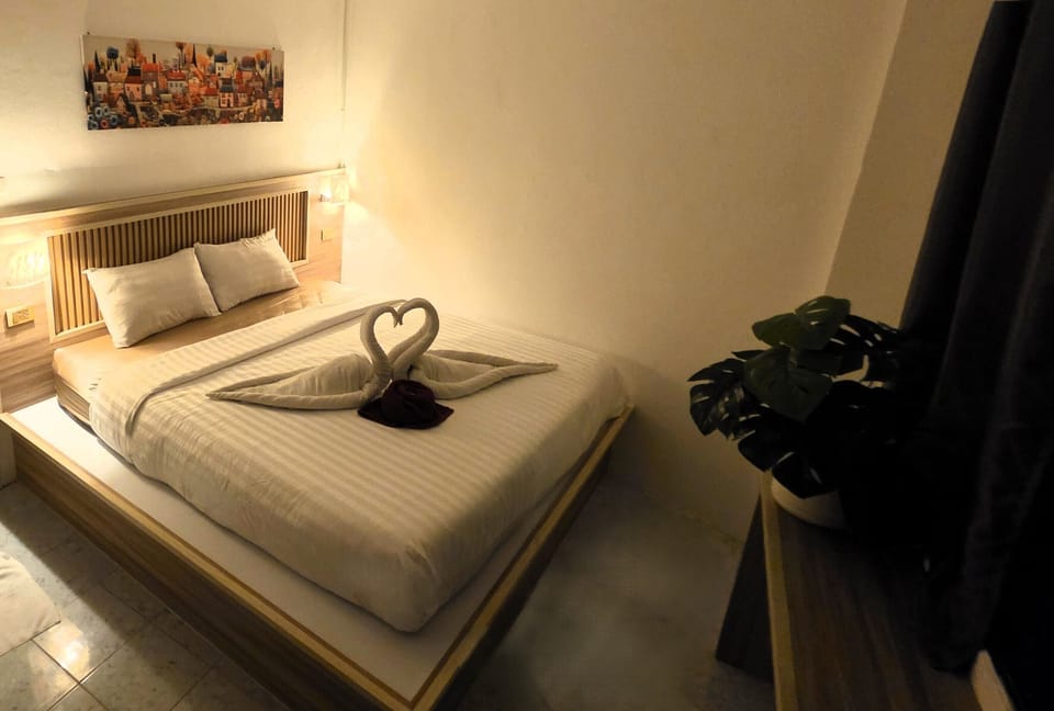 Comfort Double Room | Free WiFi, bed sheets