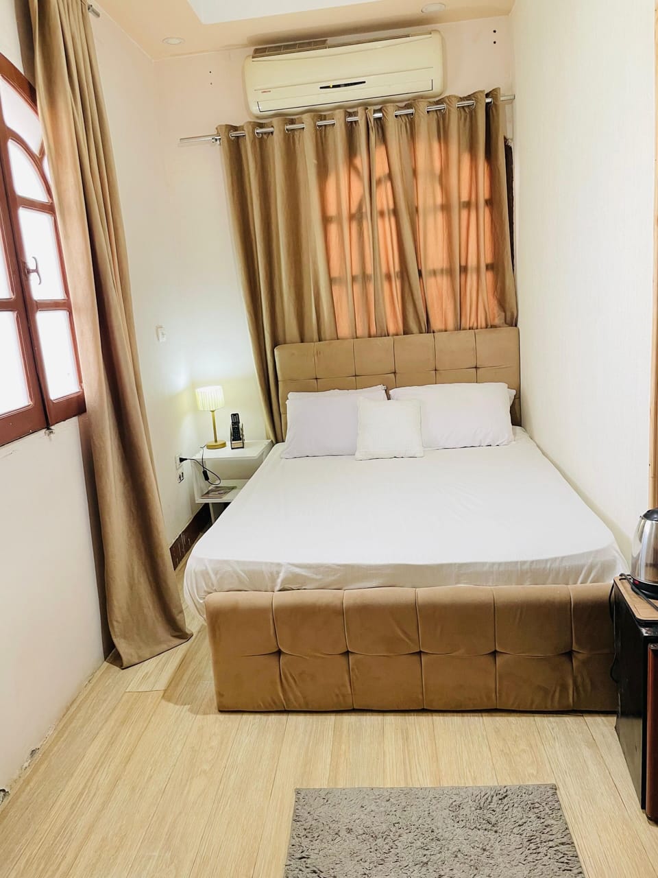 Deluxe Double Room Single Use, Desert View