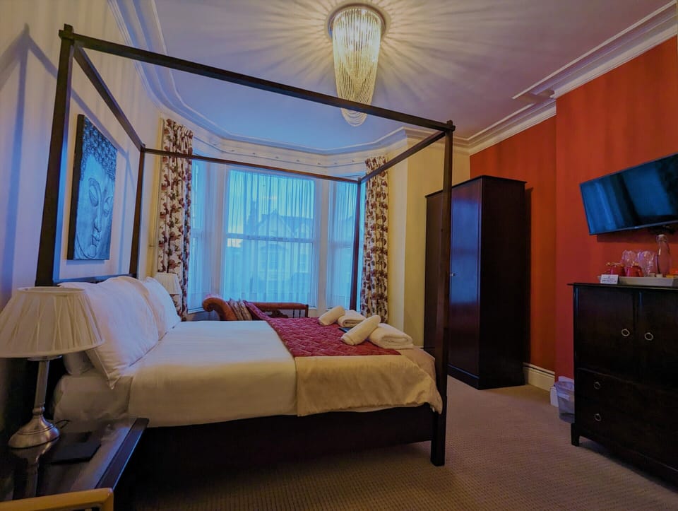 Luxury Double Room, Ensuite (Four Poster Bed) | Premium bedding, iron/ironing board, free WiFi, bed sheets