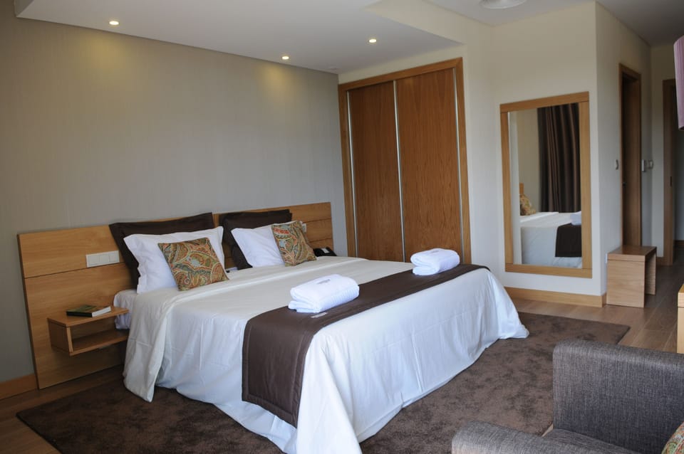 Blackout drapes, soundproofing, free WiFi, bed sheets