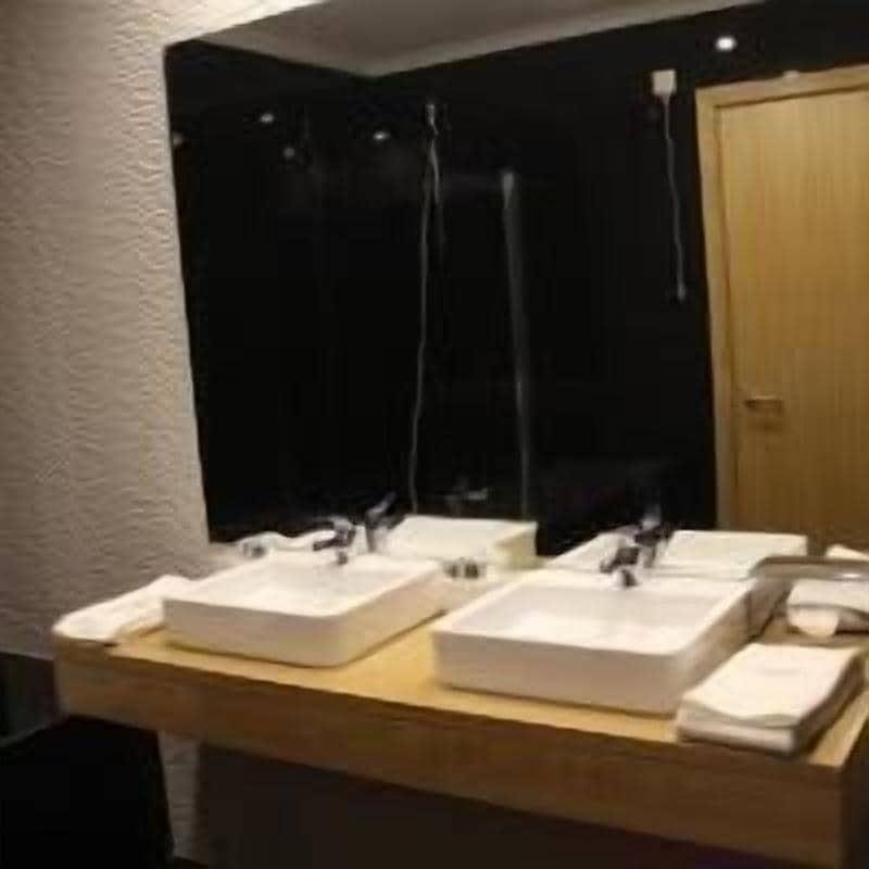 Deep soaking tub, free toiletries, hair dryer, towels