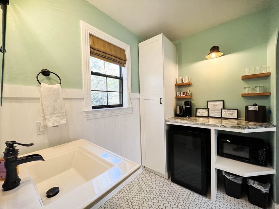 Blue Star | Premium bedding, iron/ironing board, free WiFi, bed sheets