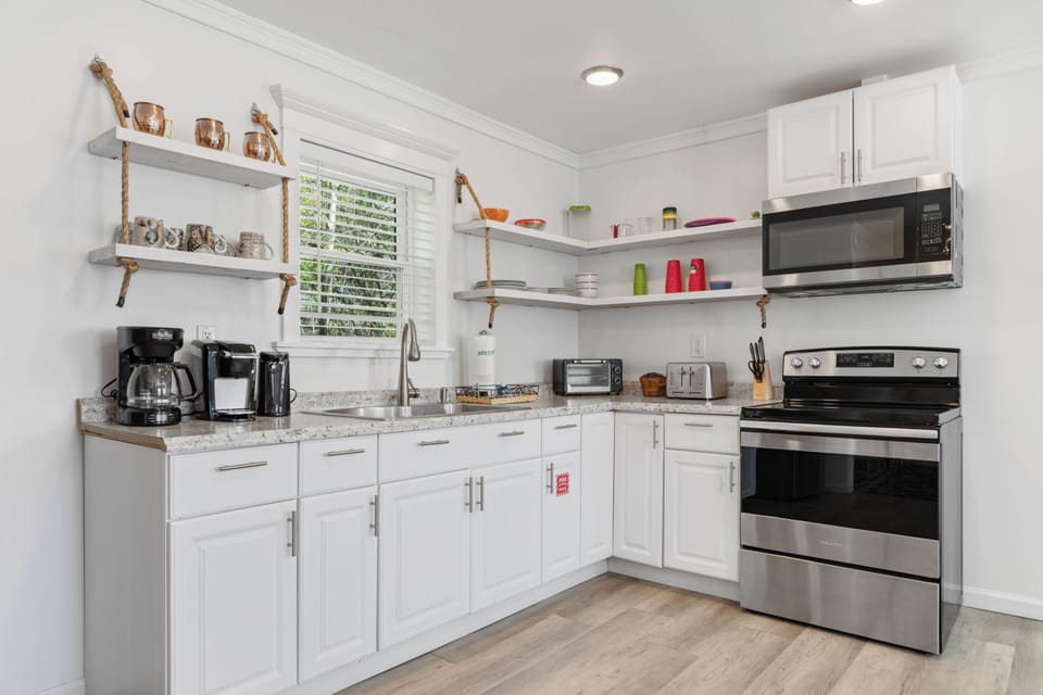 Signature House, Fireplace | Private kitchen | Fridge, microwave, oven, stovetop